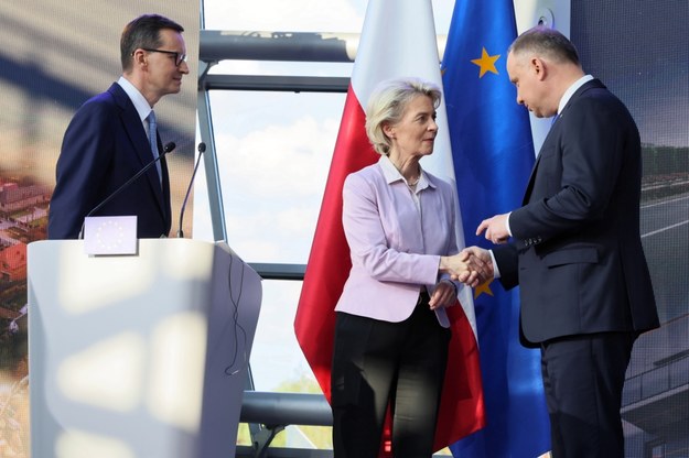 Przewodnicząca Komisji Europejskiej Ursula von der Leyen, prezydent RP Andrzej Duda oraz premier RP Mateusz Morawiecki / 	Leszek Szymański    /PAP