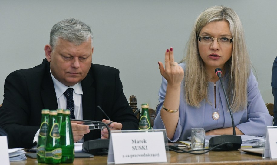 Przewodnicząca sejmowej Komisji śledczej ds. Amber Gold, posłanka PiS Małgorzata Wassermann oraz wiceprzewodniczący, poseł PiS Marek Suski /Radek Pietruszka /PAP