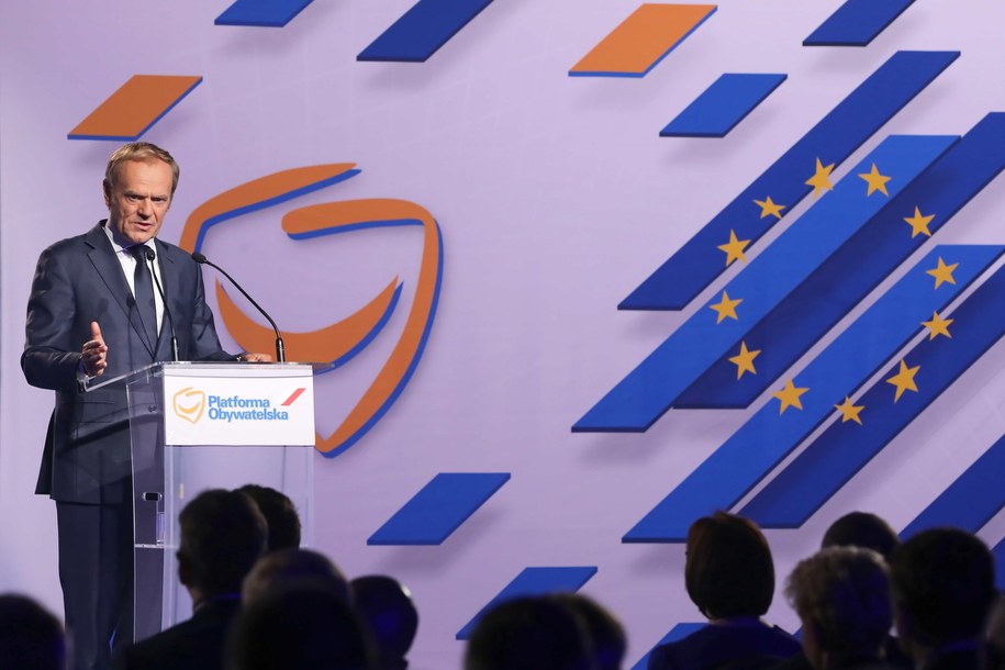 Przewodniczący Europejskiej Partii Ludowej, współzałożyciel PO Donald Tusk przemawia podczas posiedzenia Rady Krajowej Platformy Obywatelskiej /Wojciech Olkusnik  /PAP