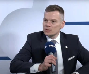 Przewodniczący KNF: Banki powinny się angażować w ugody z klientami