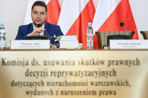Przewodniczący komisji weryfikacyjnej ds. reprywatyzacji Patryk Jaki podczas posiedzenia komisji /Leszek Szymański /PAP