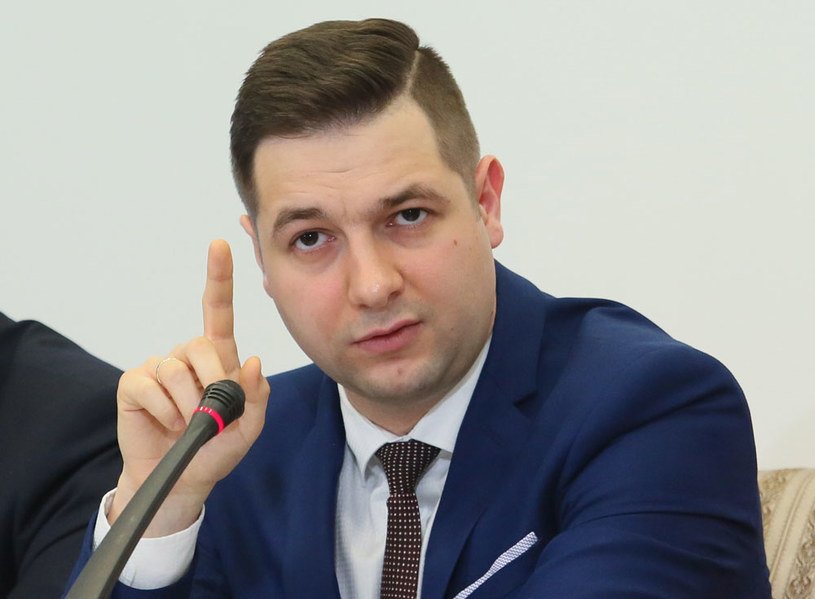 Przewodniczący komisji wiceminister sprawiedliwości Patryk Jaki /Leszek Szymański /PAP