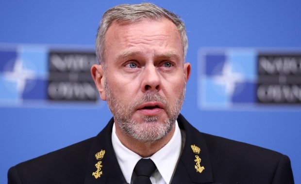 Przewodniczący komitetu NATO: Państwa sojuszu powinny przejść do "gospodarki wojennej"