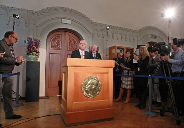 Przewodniczący Komitetu NoblowskiegoThorbjorn Jagland ogłasza tegorocznych laureatów /EGARD WIVESTAD GROTT /PAP/EPA