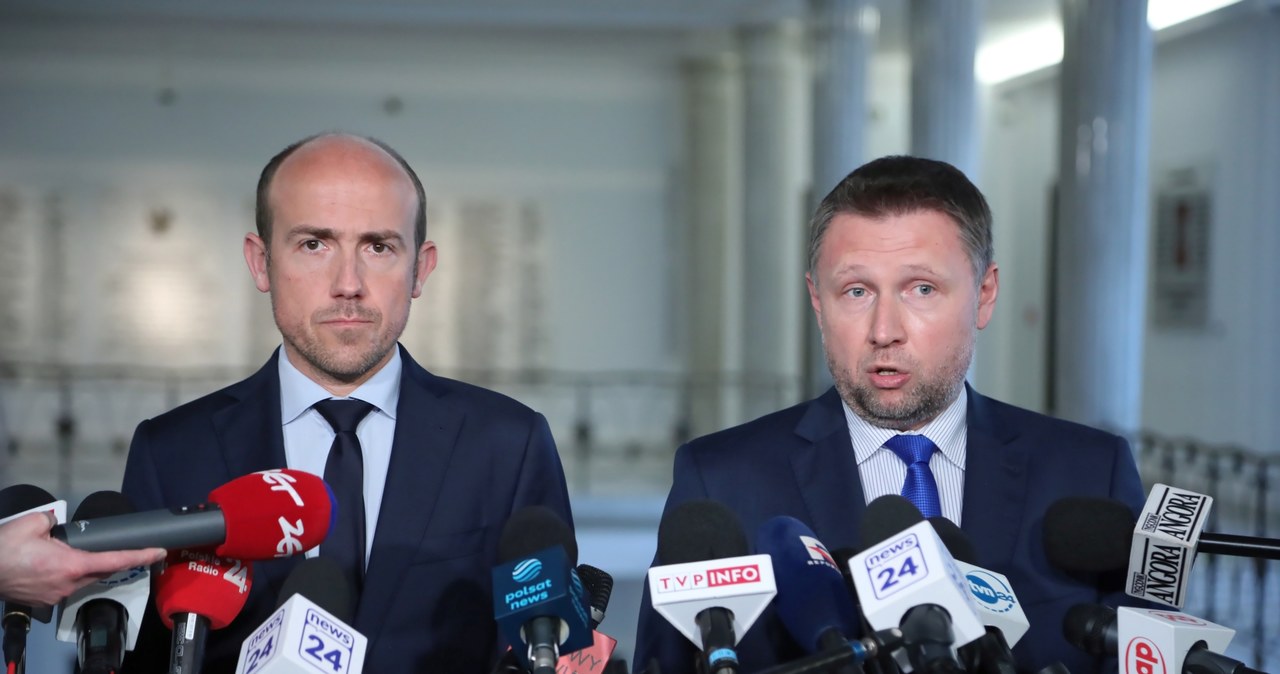 Przewodniczący KP KO Borys Budka (L) i poseł KO Marcin Kierwiński (P) /PAP