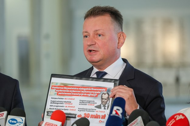 Przewodniczący KP PiS Mariusz Błaszczak podczas konferencji prasowej /Paweł Supernak /PAP