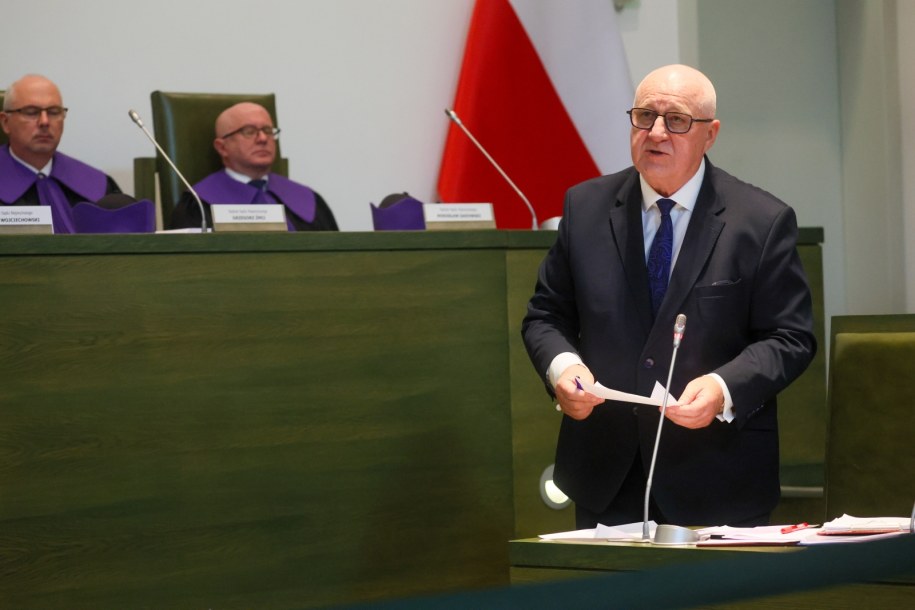 Przewodniczący Państwowej Komisji Wyborczej sędzia Sylwester Marciniak (P) podczas rozprawy w Sądzie Najwyższym /	Leszek Szymański   /PAP
