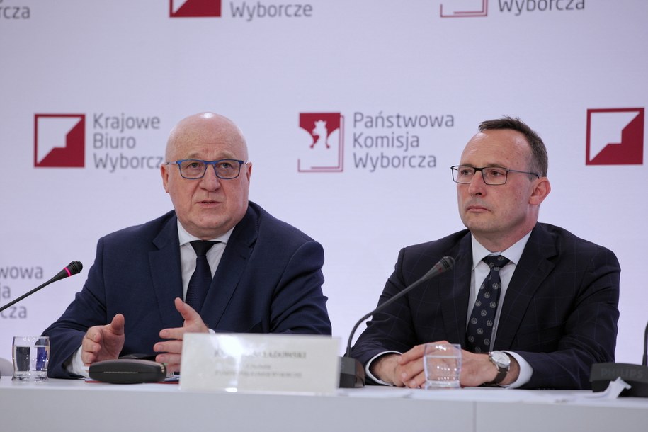 Przewodniczący Państwowej Komisji Wyborczej Sylwester Marciniak i członek PKW Konrad Składowski /Mateusz Marek /PAP