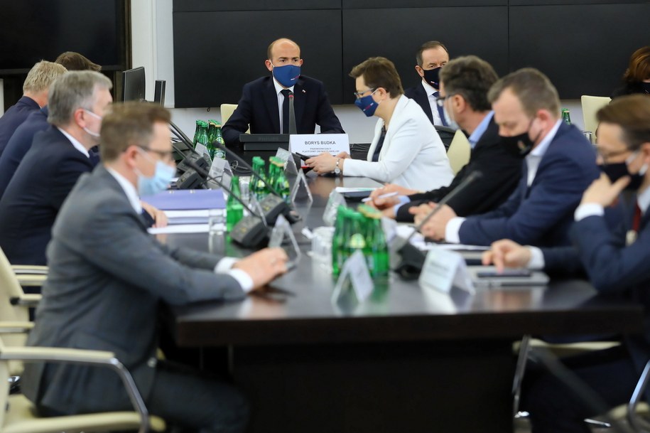 Przewodniczący PO Borys Budka podczas spotkania ws. Krajowego Planu Odbudowy w Senacie w Warszawie /Rafał Guz /PAP