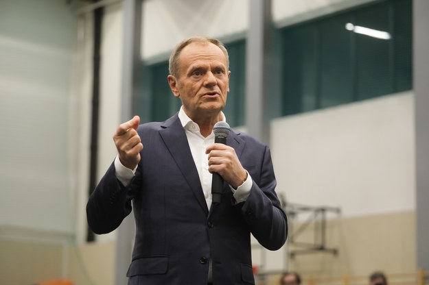 Przewodniczący PO Donald Tusk na spotkaniu z sympatykami w siedzibie Centrum Edukacyjno-Multimedialnego w Piasecznie /Albert Zawada /PAP