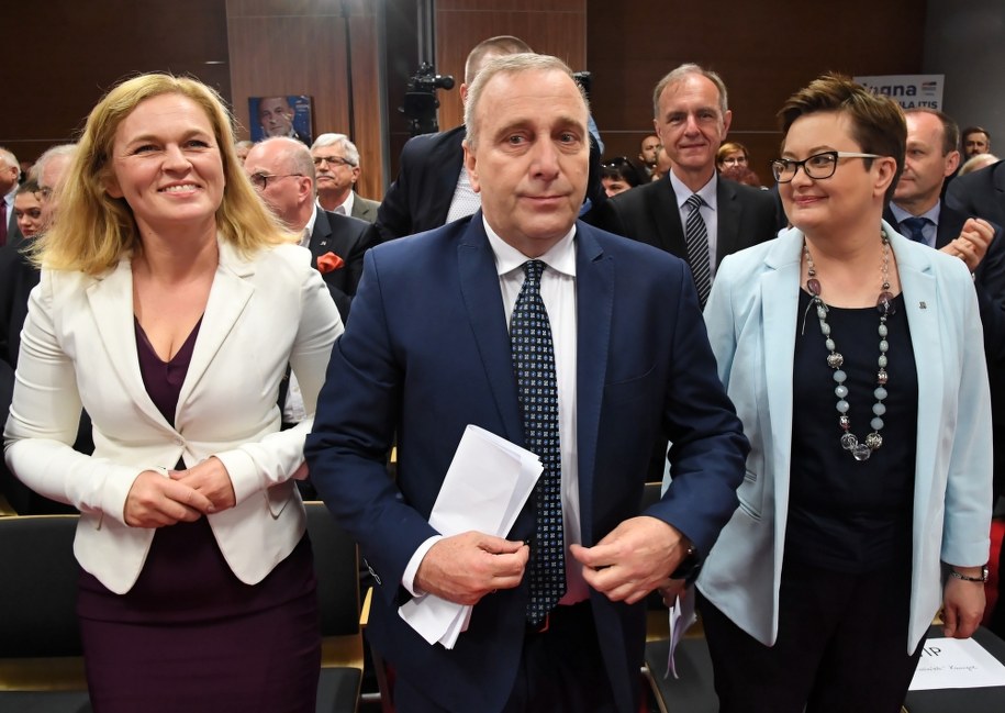 Przewodniczący PO Grzegorz Schetyna i przewodnicząca Nowoczesnej Katarzyna Lubnauer  podczas konwencji regionalnej Koalicji Europejskiej przed wyborami do Parlamentu Europejskiego /	Jacek Bednarczyk   /PAP