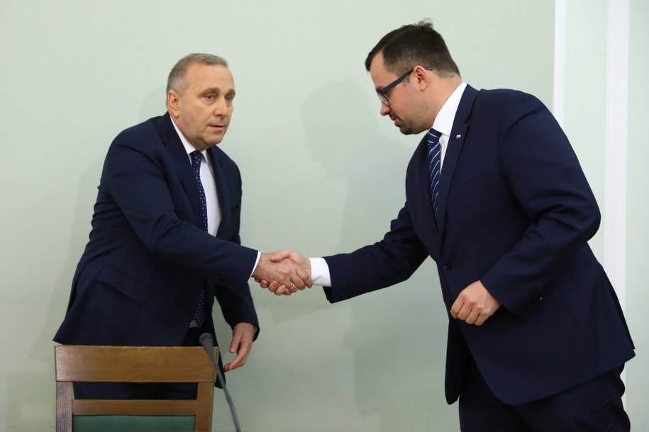 Przewodniczący PO Grzegorz Schetyna i przewodniczący komisji Marcin Horała przed przesłuchaniem /Rafał  Guz /PAP