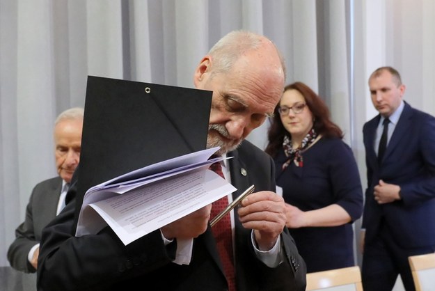 Przewodniczący podkomisji smoleńskiej Antoni Macierewicz /Paweł Supernak /PAP