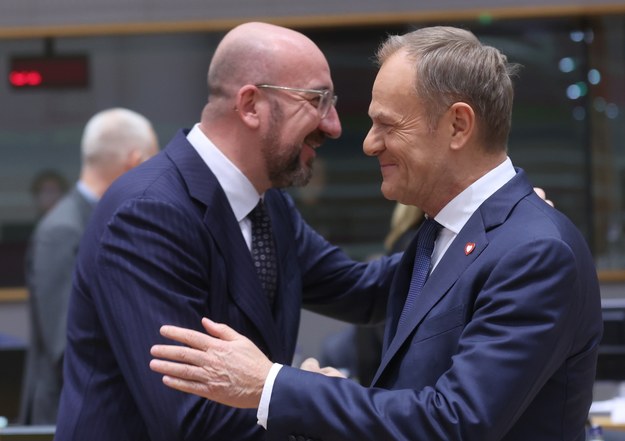 Przewodniczący Rady Europejskiej Charles Michel i premier Donald Tusk w Brukseli /OLIVIER HOSLET /PAP/EPA