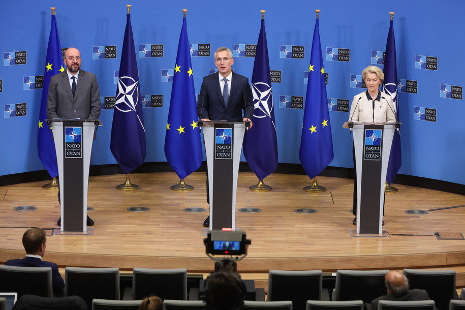 Przewodniczący Rady Europejskiej Charles Michel, sekretarz generalny NATO Jens Stoltenberg i przewodnicząca Komisji Europejskiej Ursula von der Leyen /STEPHANIE LECOCQ  /PAP/EPA