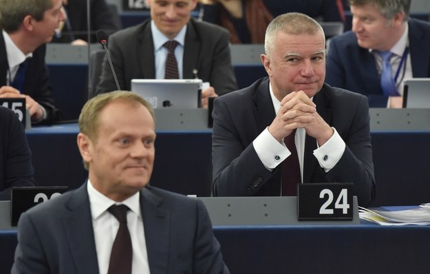 Przewodniczący Rady Europejskiej Donald Tusk i jego doradca Paweł Graś /Radek Pietruszka /PAP