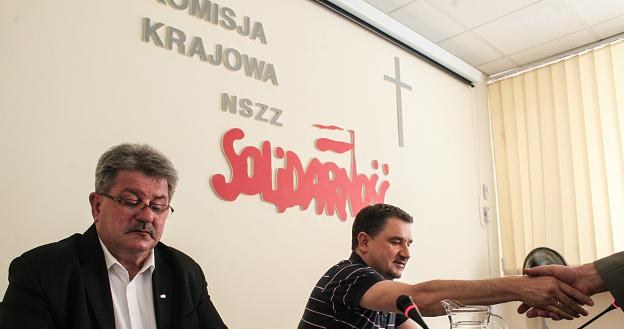 Przewodniczący Solidarności Piotr Duda (P) i jego zastępca Tadeusz Majchrowicz (L) /PAP