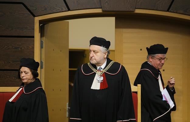 Przewodniczący trybunału Andrzej Rzepliński (C), sędziowie Andrzej Wróbel (P) i Teresa Liszcz (L) /PAP