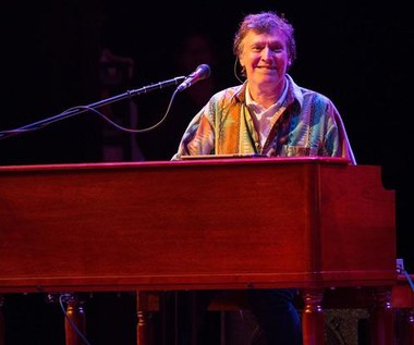 Przewodnik rockowy: Steve Winwood. Człowiek-firma