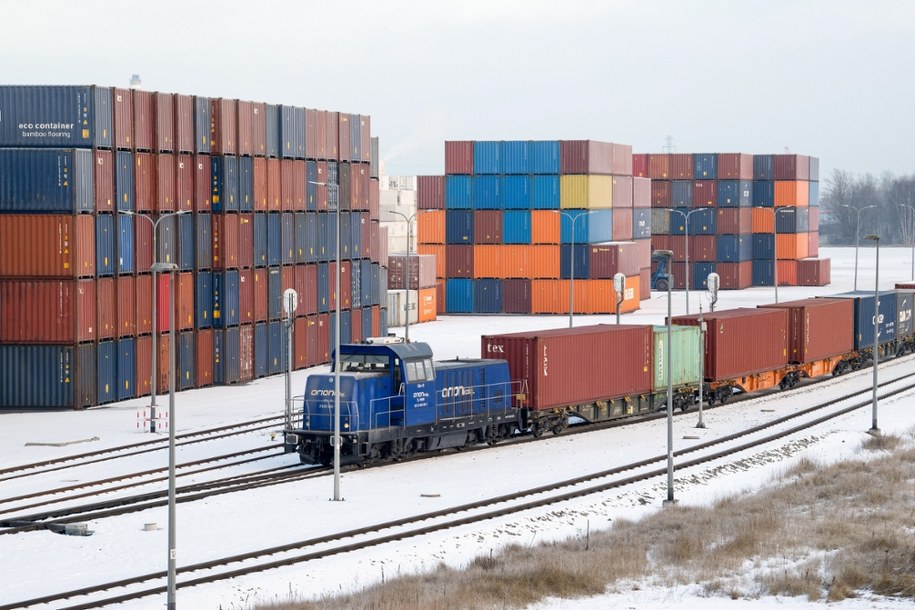 Przewóz kontenerów drogą kolejową na terenie terminala kontenerowego Baltic Hub /Andrzej Jackowski /PAP