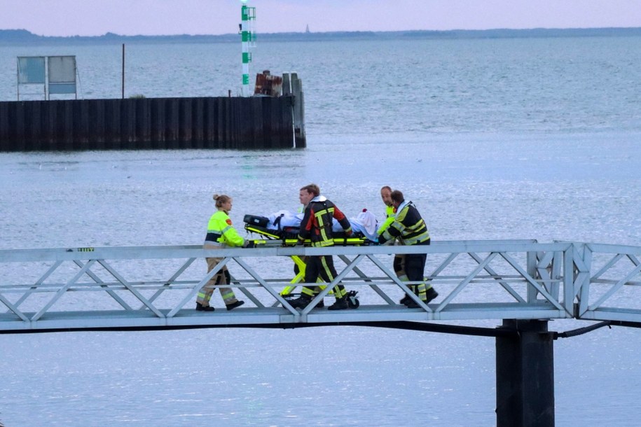 Przewóz poszkodowanych do szpitala /PRESS AGENCY METER /PAP/EPA