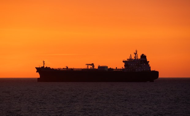 Przewoził rosyjską ropę. Objęty sankcjami tankowiec zaatakowany na Morzu Czarnym