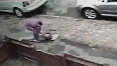 Przewrócił i bił 12-latkę, aby ukraść jej telefon. Szokujące nagranie