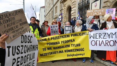 Przewrócili pomnik ks. Henryka Jankowskiego. Jest data ogłoszenia wyroku