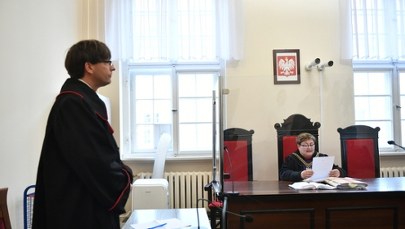 Przewrócili pomnik ks. Jankowskiego. Jest wyrok