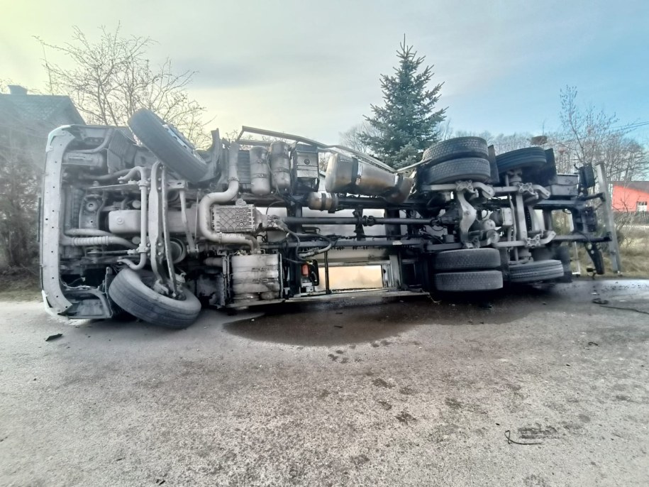 Przewrócona cysterna /KP PSP Mińsk Mazowiecki /