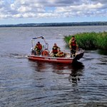 Przewrócona motorówka na jeziorze Dąbie, dwie osoby poszukiwane