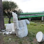 Przewrócony pomnik gen. Berlinga w Warszawie. Policja wyjaśnia sprawę