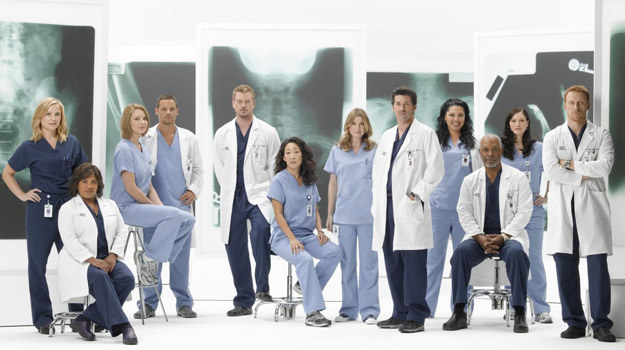 Przez 10 lat, 11 sezonów i 242 odcinki podglądaliśmy chirurgów. Bardzo zżyliśmy się z rezydentami i stażystami z dawnego Seattle Grace Hospital. /materiały prasowe