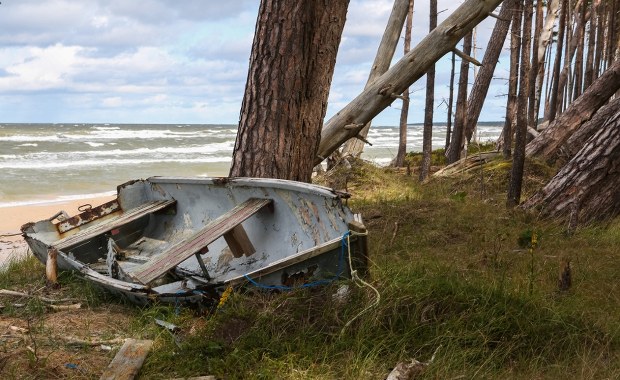 Przez 18 godzin dryfował na drzwiach lodówki