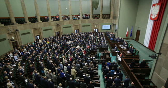 Przez aklamację Sejm przyjął 25 bm. uchwałę ustanawiającą 2 października Dniem Pamięci o Cywilnej Ludności Powstańczej Warszawy /Leszek Szymański /PAP