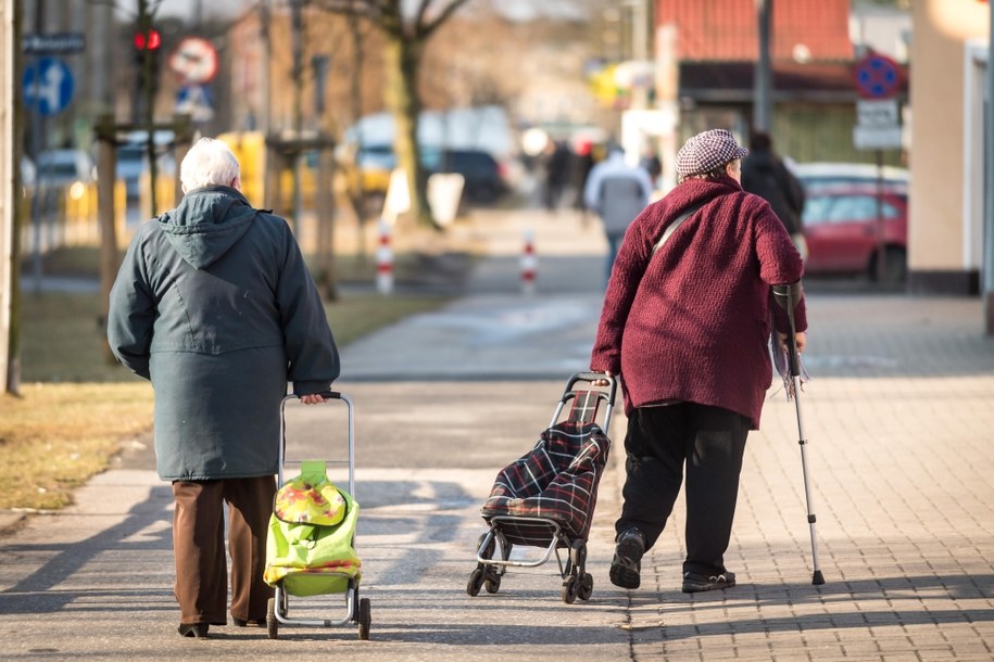 Przez cały dzień w Faktach RMF FM razem z UOKiK-iem i policją ostrzegamy ludzi starszych (i ich rodziny) jak nie wpaść w sidła oszustów / 	Tytus Żmijewski    /PAP