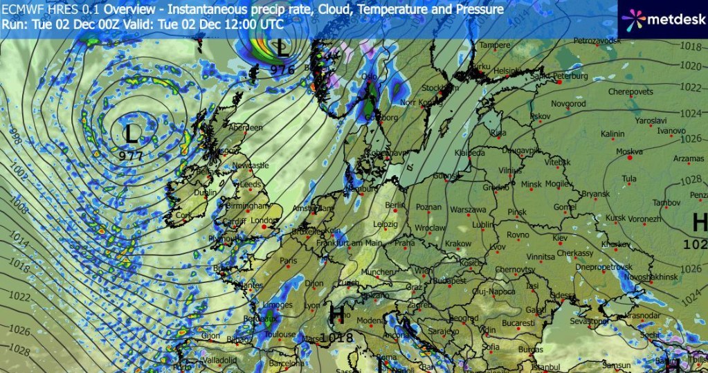 Przez cały wtorek w Polsce będzie pochmurnie, a rano i wieczorem w wielu miejscach wystąpią gęste mgły /WXCharts /