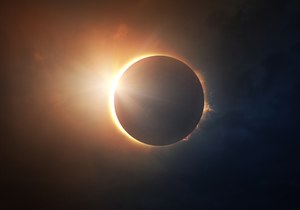 Przez co oglądać zaćmienie Słońca 2022 i jak robić to bezpiecznie?