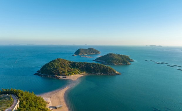 Przez godzinę możesz przejść po dnie morza. To "Cud Mojżesza"