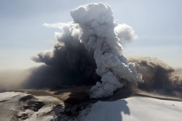 Przez islandzki wulkan Eyjafjoell nie możemy latać. Czy teraz nie będziemy mogli oglądać TV? /AFP