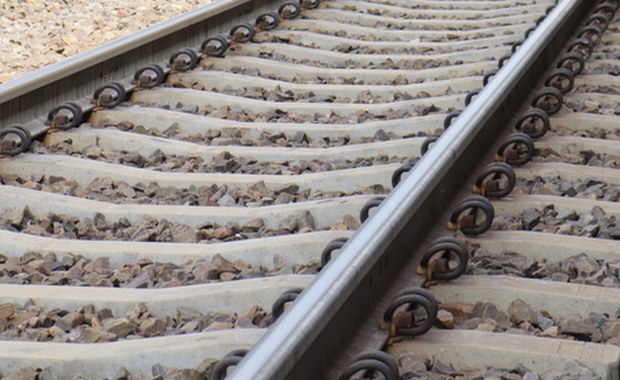 "Przez kawałek mojej działki będzie przebiegał tor, a siostrze wchodzi do kuchni"