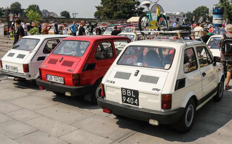 Przez lata Fiat 126p przeszedł wiele modyfikacji. /Jan Graczyński /East News