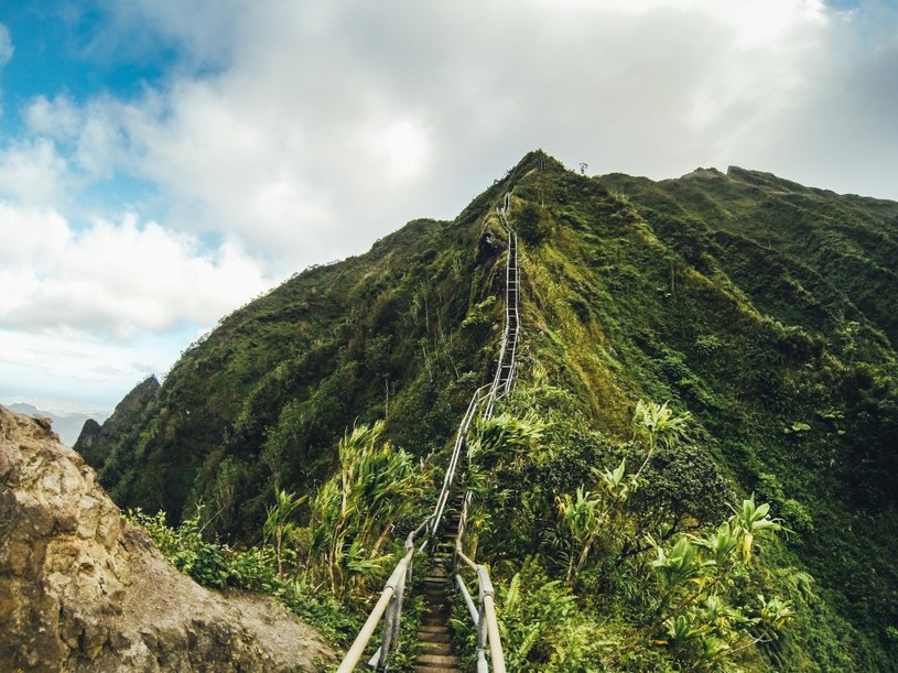Przez lata "schody do nieba" były wyjątkową atrakcją na Hawajach /123RF/PICSEL