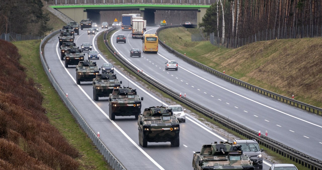 Przez najbliższe miesiące drogach niemal wszystkich województw należy spodziewać się kolumn wojskowych. /NewsLubuski/East News /East News