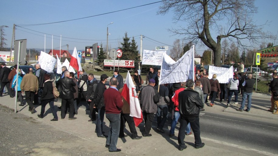 Przez ponad godzinę kolejarze z Małopolski blokowali zakopiankę /Józef Polewka /RMF FM