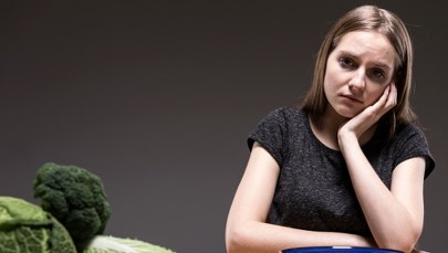 Przez restrykcyjną dietę popadają w depresję. Specjaliści alarmują! 