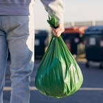Przez siedem lat zebrał 450 tys. puszek i butelek. Dzięki temu kupił dom