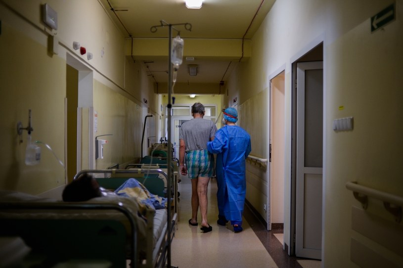 Przez szpitale przetacza się czwarta fala koronawirusa / Omar Marques /Getty Images