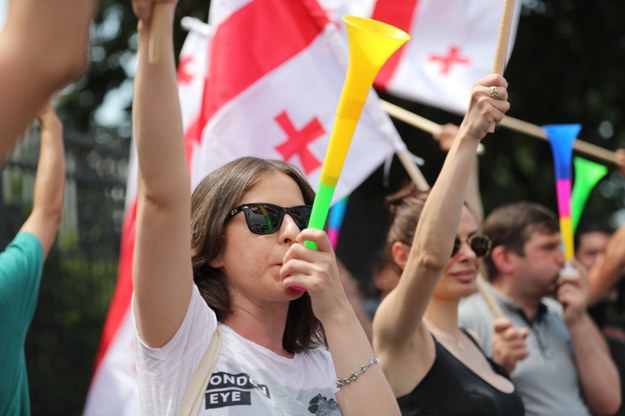 Przez Tbilisi przeszły wielkie protesty /ZURAB KURTSIKIDZE /PAP/EPA