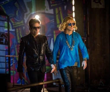 - Przez te wszystkie lata, które minęły od premiery „Zoolandera”, ludzie w Stanach, Europie, Meksyku, Ameryce Południowej cały czas podchodzą do mnie, prosząc, bym spojrzał na nich stalowym spojrzeniem, a przecież ono nawet nie należało do granej przeze mnie postaci – śmieje się Owen Wilson – Komedie nie zawsze „działają” w różnych kręgach kulturowych, to zrozumiałe, ale Derek i Hansel są tak niedorzeczni, tak obezwładniający, że rozśmieszyli widzów na całym świecie.